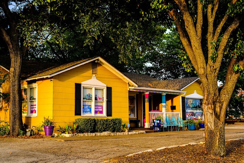 Artful Mayhem Studio - Photo 2