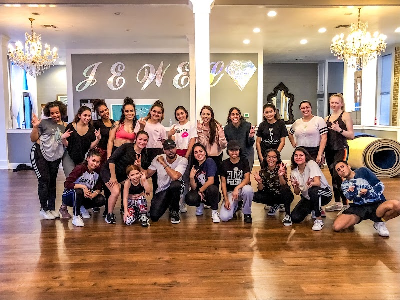 The Jewel of Art Dance Studio - Photo 3