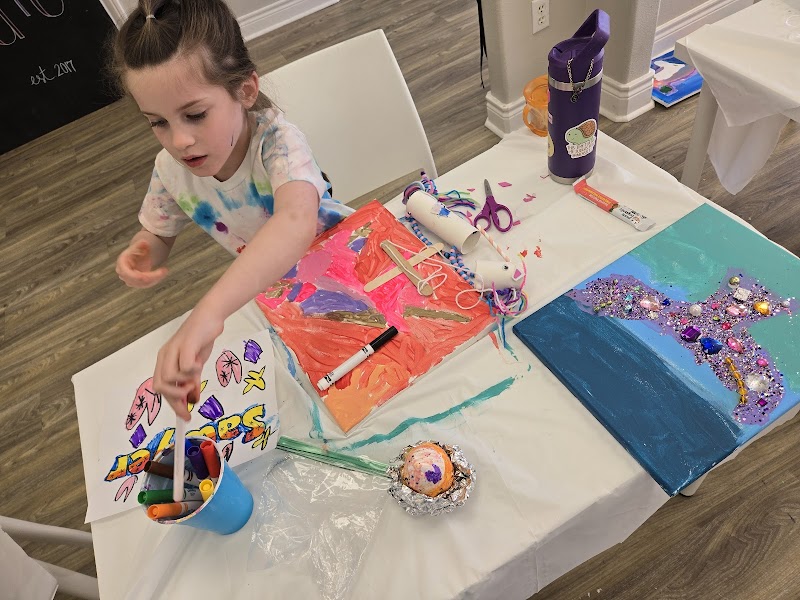 Paint & Bubbles Studio - Photo 2