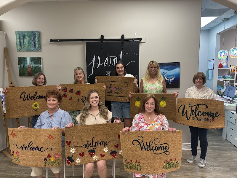 Paint & Bubbles Studio - Photo 3