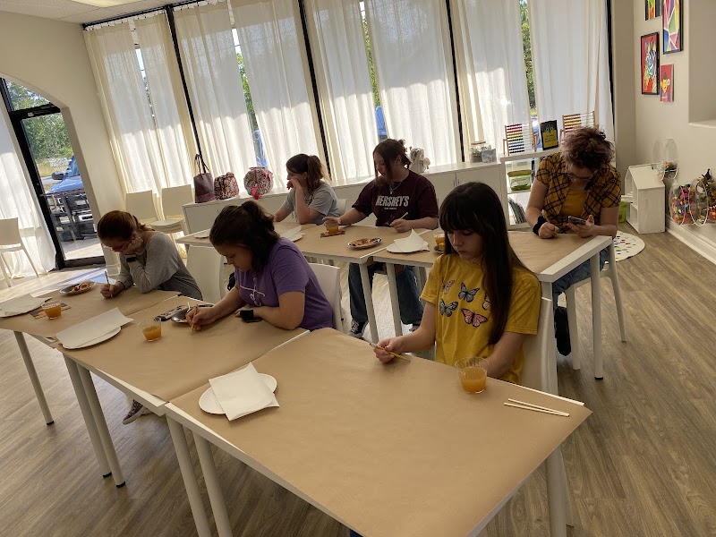 Paint & Bubbles Studio - Photo 4